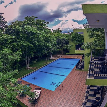 Hotel Golden Ray دامبولا المظهر الخارجي الصورة