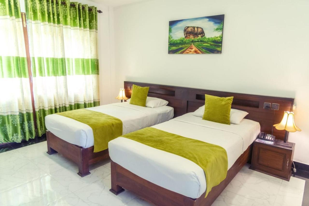 Hotel Golden Ray دامبولا المظهر الخارجي الصورة