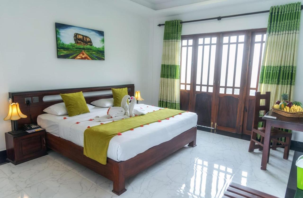 Hotel Golden Ray دامبولا المظهر الخارجي الصورة