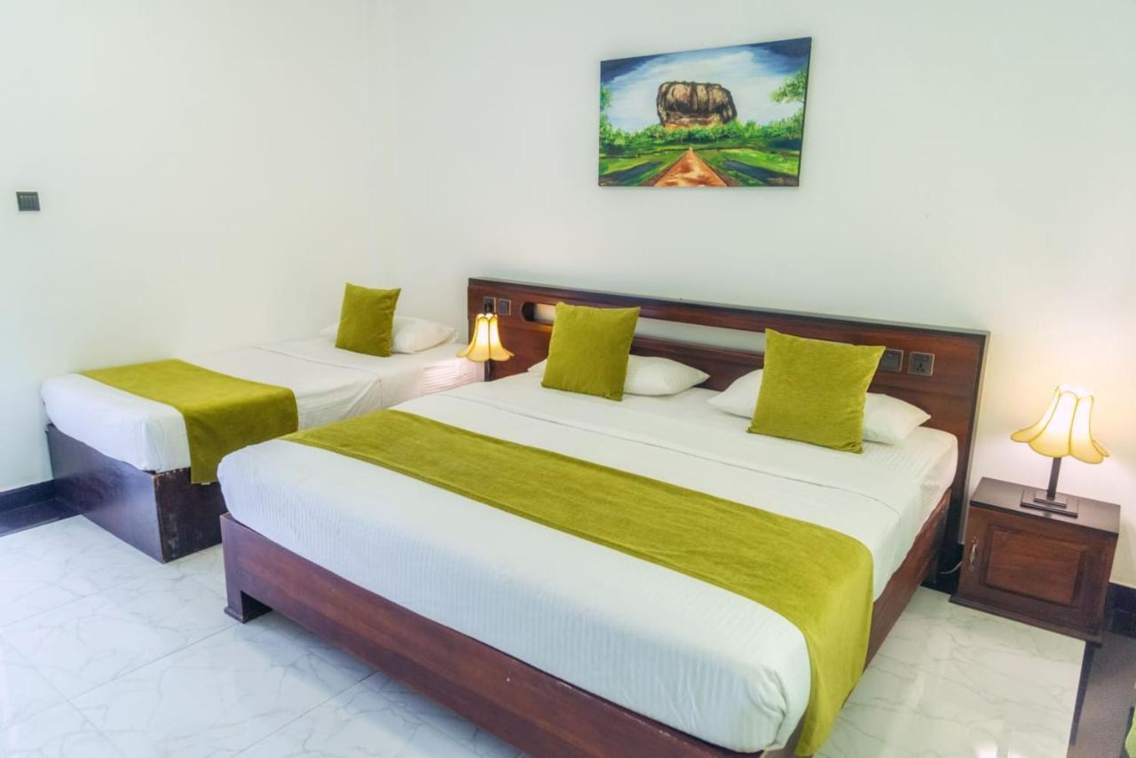 Hotel Golden Ray دامبولا المظهر الخارجي الصورة