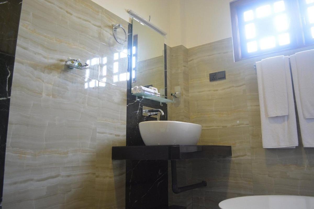 Hotel Golden Ray دامبولا المظهر الخارجي الصورة