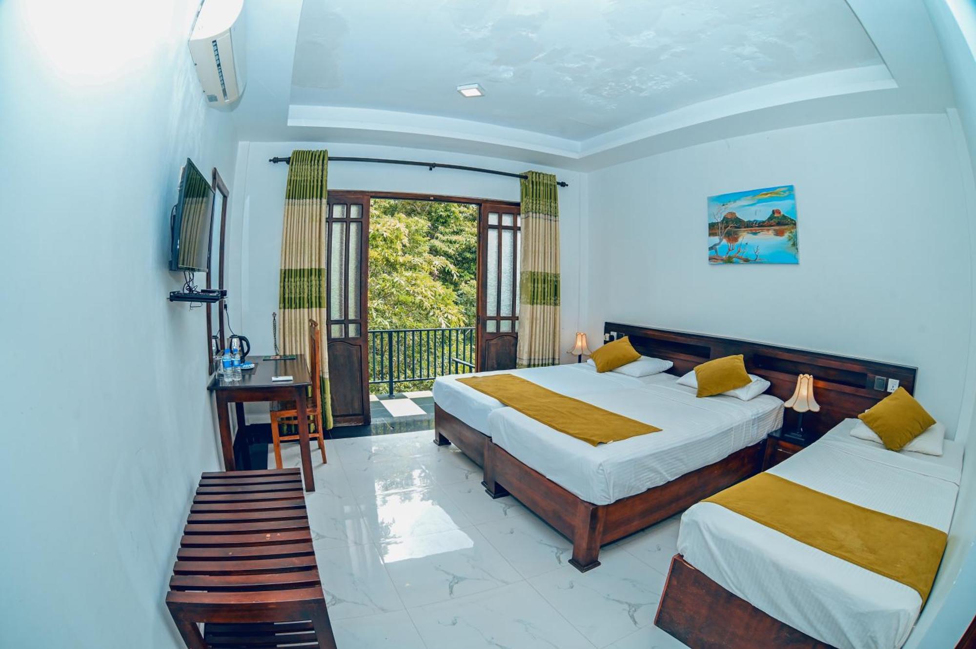 Hotel Golden Ray دامبولا المظهر الخارجي الصورة