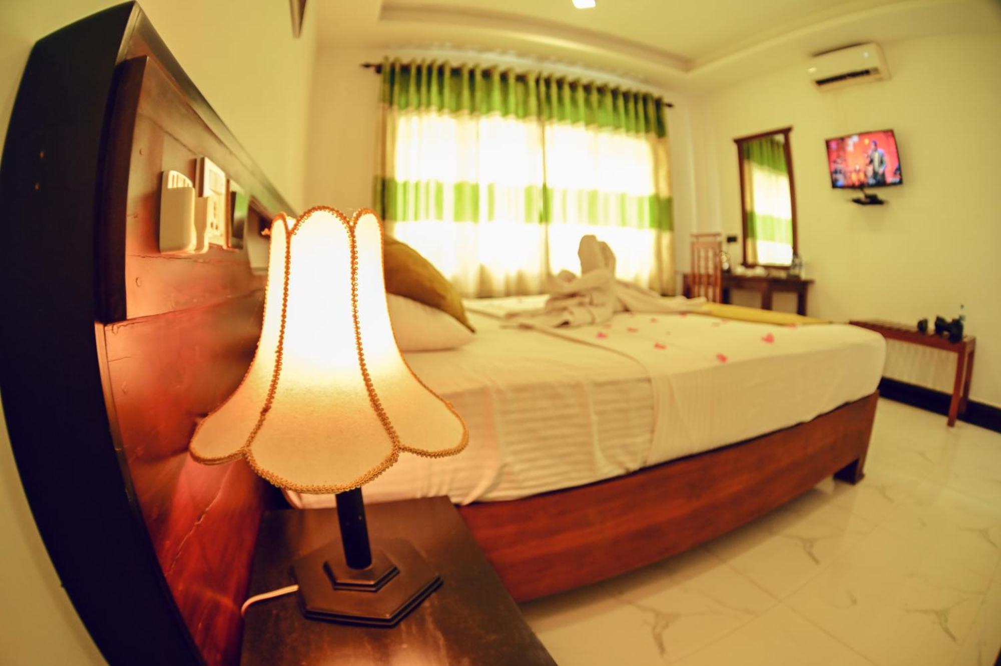 Hotel Golden Ray دامبولا المظهر الخارجي الصورة
